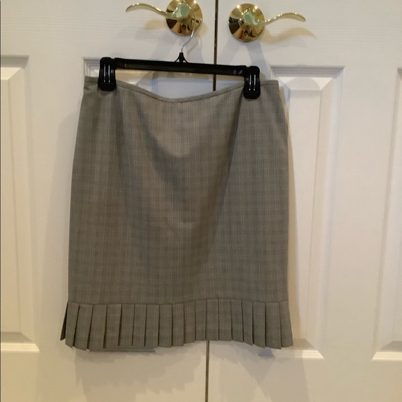 Tahari Gray Size 8 Petite Suit/Skirt Set - Picture 3 of 3